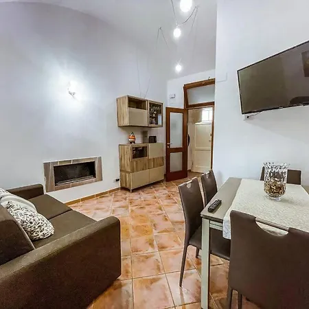 Casa Con Giardino Al Centro Al Cancello Holiday home *