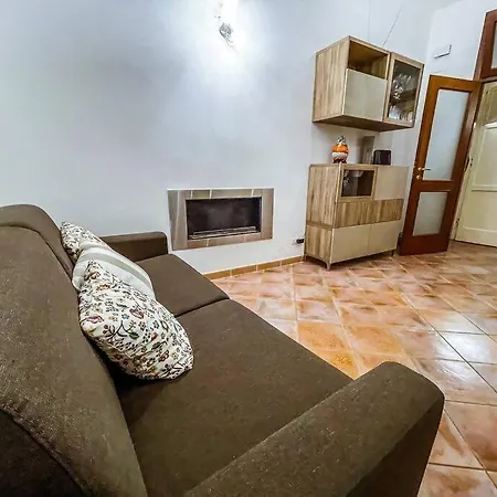 Casa Con Giardino Al Centro Al Cancello