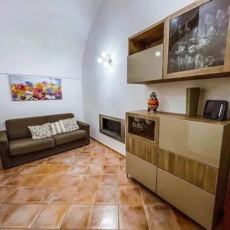 Casa Con Giardino Al Centro Al Cancello Holiday home *