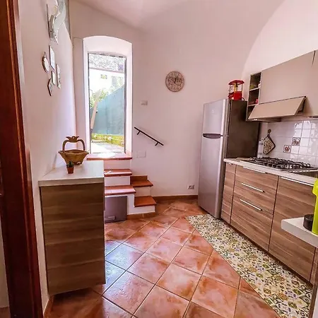 Casa Con Giardino Al Centro Al Cancello
