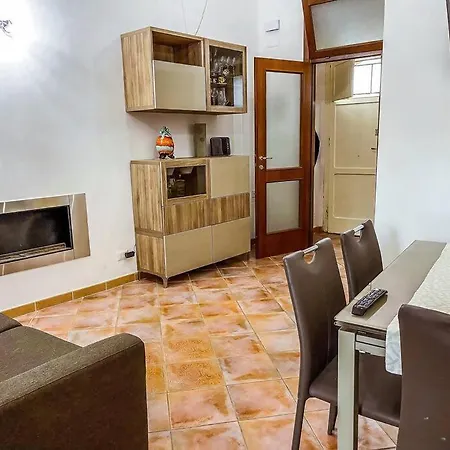 Casa Con Giardino Al Centro Al Cancello