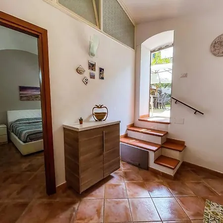 Casa Con Giardino Al Centro Al Cancello *