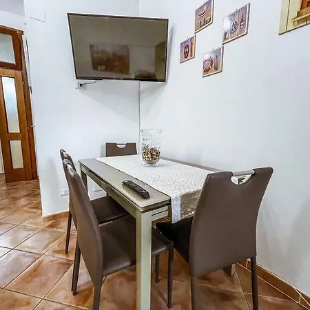 Casa Con Giardino Al Centro Al Cancello Holiday home *